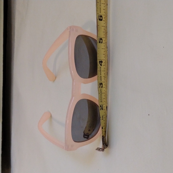 Sunglasses peachish cream Wayfarer style reflective lens green - grey tint - Picture 6 of 7